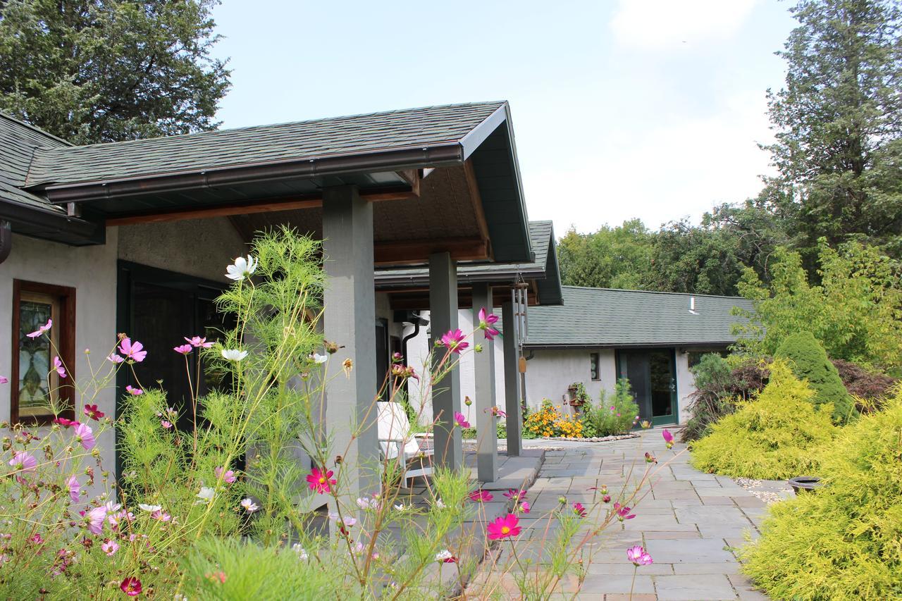 New Park Retreat Hotell Ithaca Exteriör bild